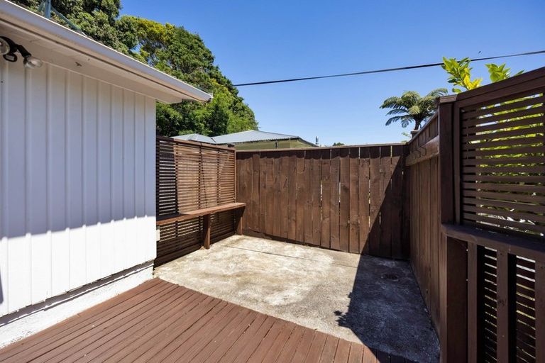 Photo of property in 15 Awanui Street, Merrilands, New Plymouth, 4312