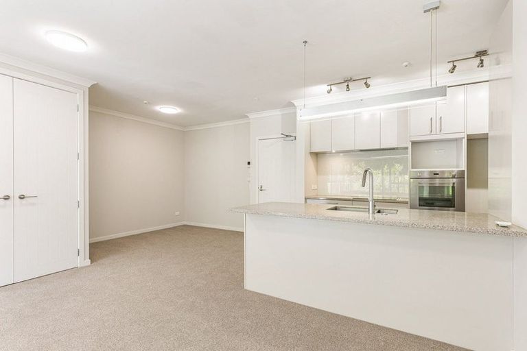 Photo of property in 16 Rewa Rewa Lane, Orewa, 0931