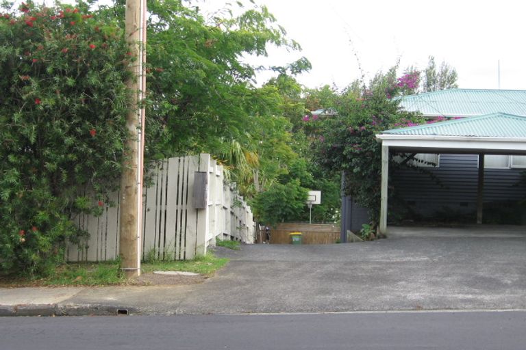 Photo of property in 1/41 Selwyn Crescent, Forrest Hill, Auckland, 0620
