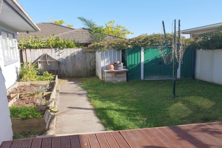 Photo of property in 10 Valley Road, Waiuku, 2123