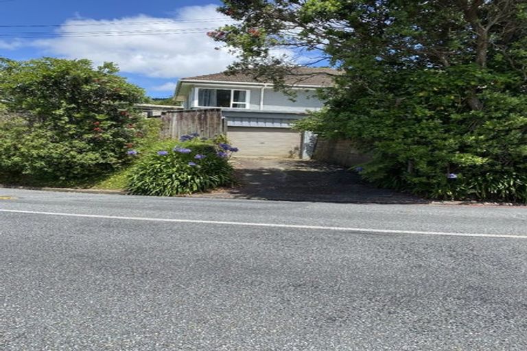 Photo of property in 16 Chester Road, Tawa, Wellington, 5028