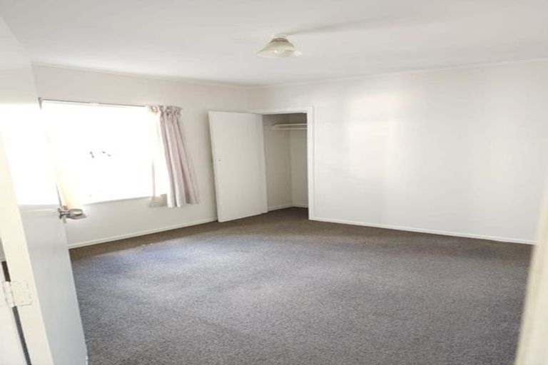 Photo of property in 4 Queen Mary Avenue, New Lynn, Auckland, 0600