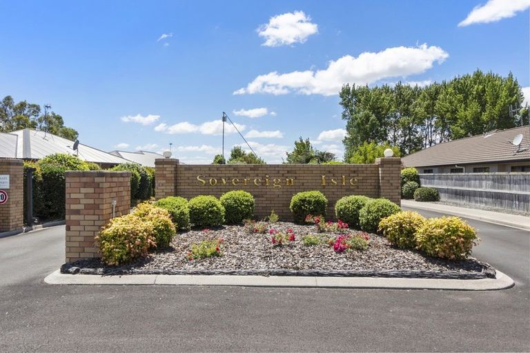 Photo of property in 1 Sovereign Isle Lane, Rototuna, Hamilton, 3210
