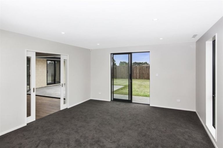 Photo of property in 8 Valour Drive, Rangiora, 7400