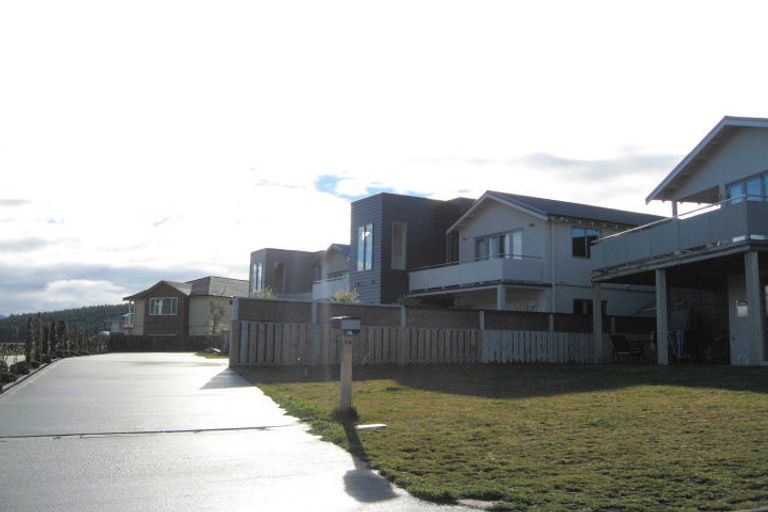 Photo of property in 14 Mataraki Place, Wanaka, 9305