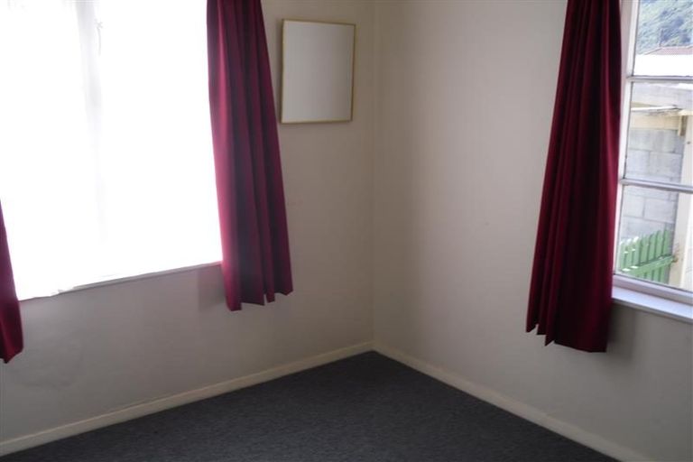 Photo of property in 33 Main Road, Wainuiomata, Lower Hutt, 5014