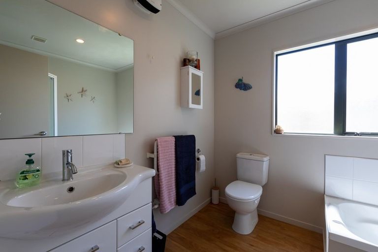 Photo of property in 3c Duncan Street, Tawa, Wellington, 5028