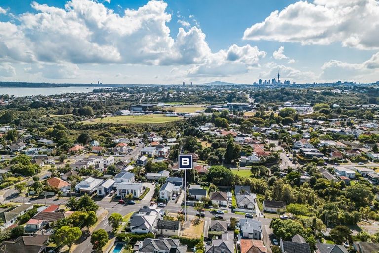 Photo of property in 80 Walmer Road, Point Chevalier, Auckland, 1022