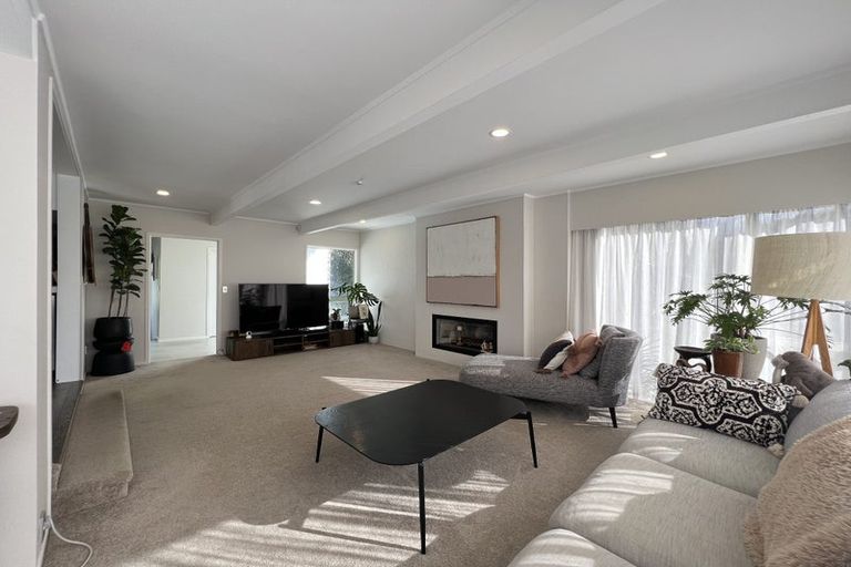 Photo of property in 2a Eastcliffe Road, Castor Bay, Auckland, 0620