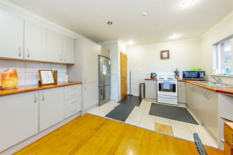 Photo of property in 147 Ennis Avenue, Pakuranga Heights, Auckland, 2010