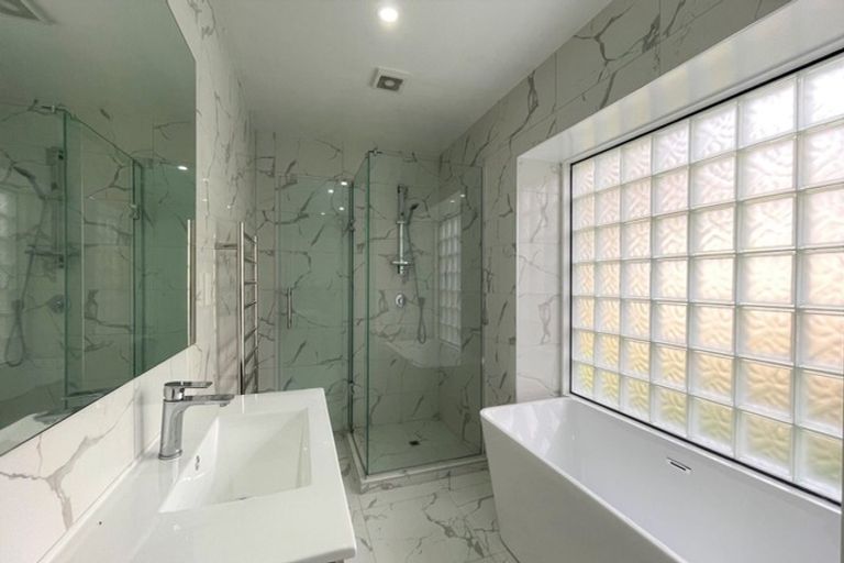 Photo of property in 21 Mallard Place, Unsworth Heights, Auckland, 0632