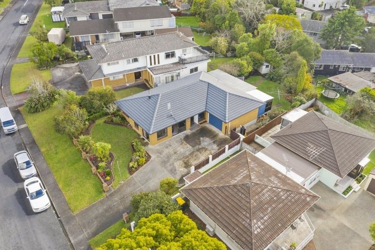 Photo of property in 10 Tanoa Place, Glendene, Auckland, 0602