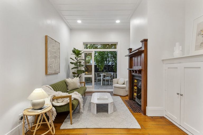 Photo of property in 29 Stafford Road, Northcote Point, Auckland, 0627