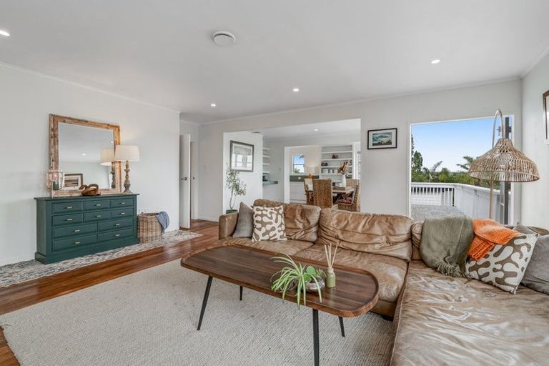 Photo of property in 10 St James Avenue, Helensville, 0800