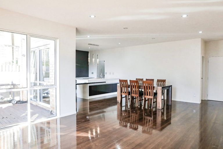 Photo of property in 21 Loughros Place, Pinehill, Auckland, 0632