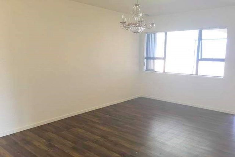 Photo of property in 4 Landsberg Way, Windsor Park, Auckland, 0632