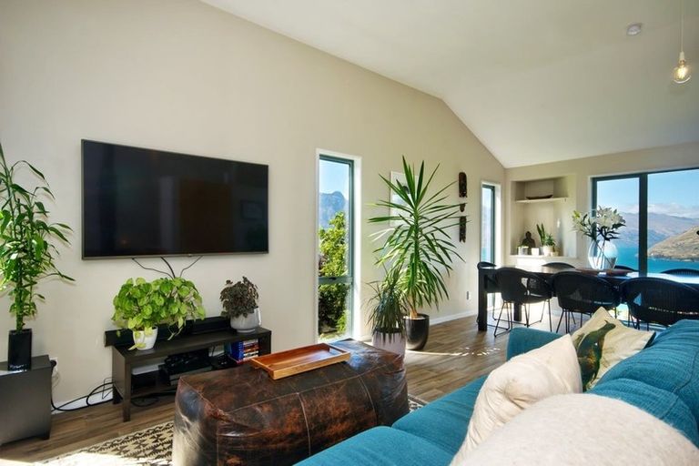 Photo of property in 10a Caples Place, Fernhill, Queenstown, 9300