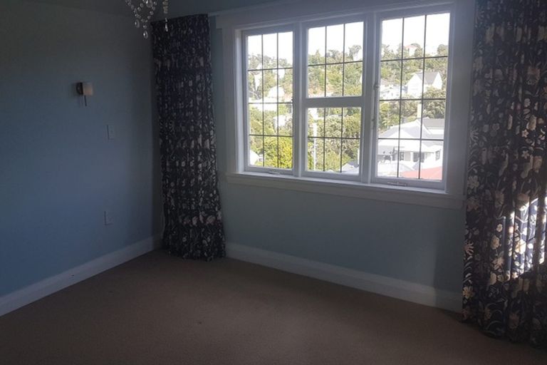 Photo of property in 17 Saint Michaels Crescent, Kelburn, Wellington, 6012