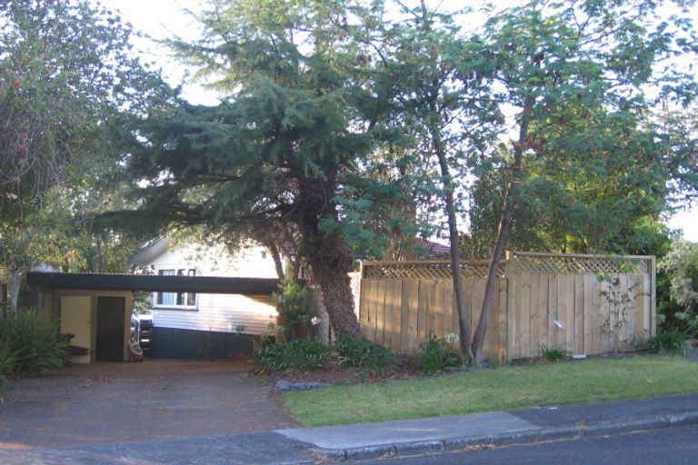Photo of property in 15 Bruce Road, Glenfield, Auckland, 0629