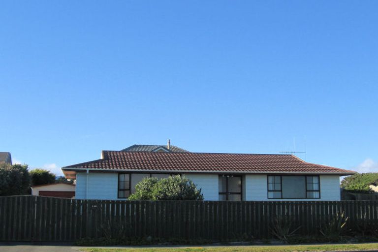 Photo of property in 122 Marine Parade, Otaki Beach, Otaki, 5512