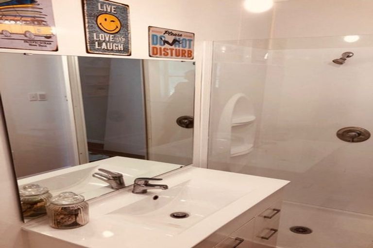 Photo of property in 4 Penryn Drive, Paremata, Porirua, 5026