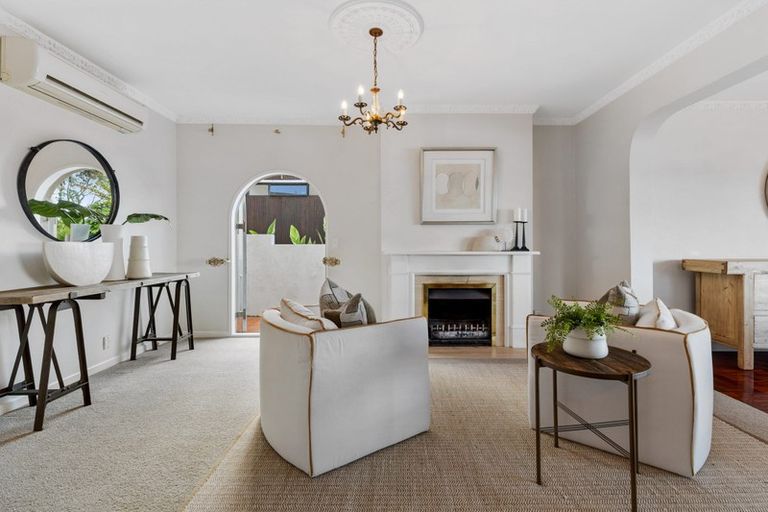 Photo of property in 10 Cliff Road, Torbay, Auckland, 0630