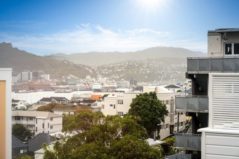 Photo of property in 18 Austin Street, Mount Victoria, Wellington, 6011