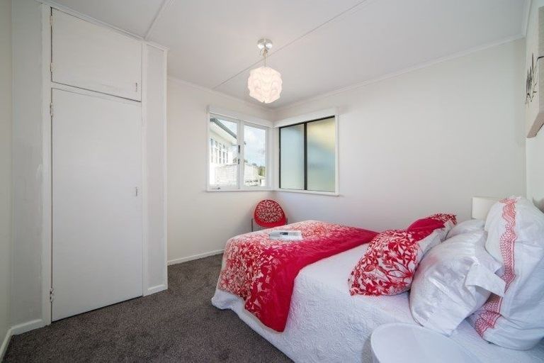 Photo of property in 115 Woodglen Road, Glen Eden, Auckland, 0602