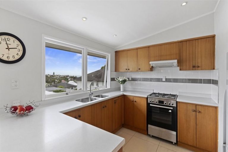 Photo of property in 1/51 East Coast Road, Milford, Auckland, 0620