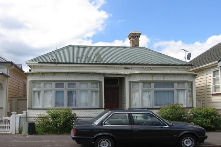 Photo of property in 30 Queens Parade, Devonport, Auckland, 0624