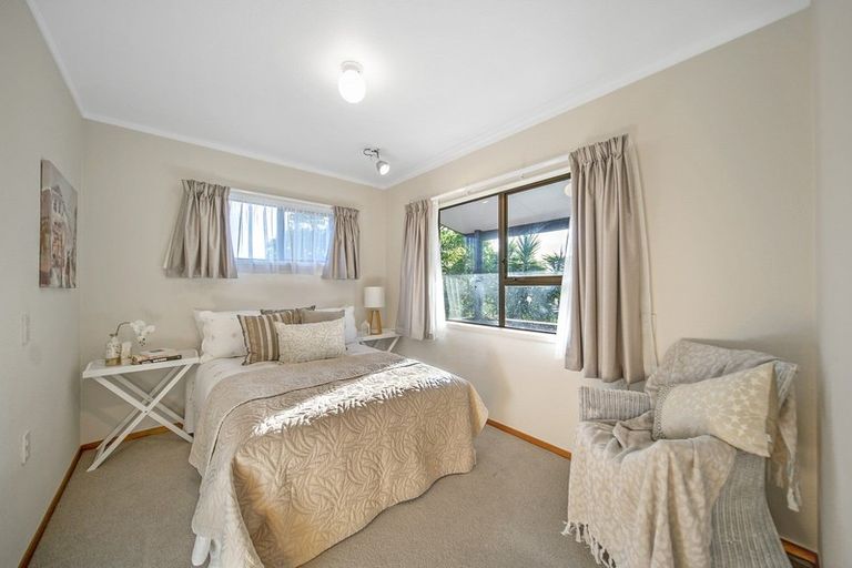 Photo of property in 3 Orinda Close, Botany Downs, Auckland, 2010