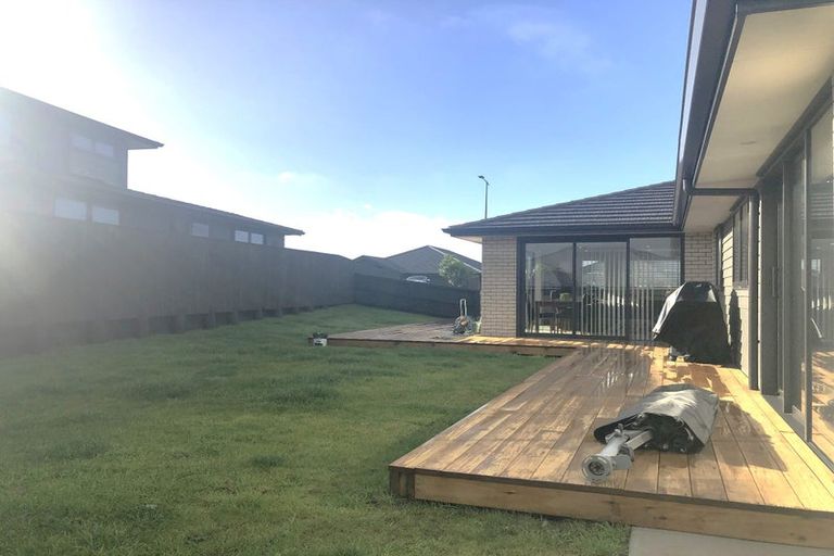 Photo of property in 5 Omahuru Road, Glenbrook, 2681