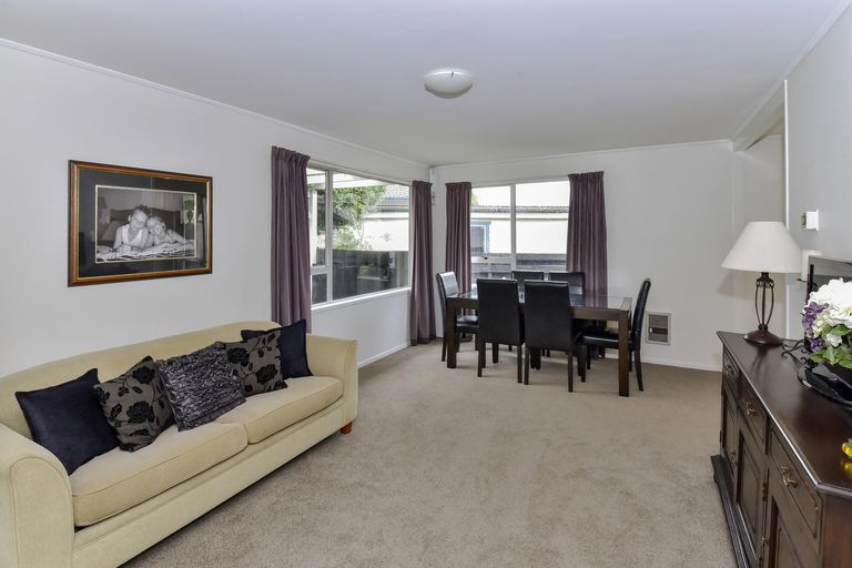 Photo of property in 4 Lipton Grove, Opaheke, Papakura, 2113