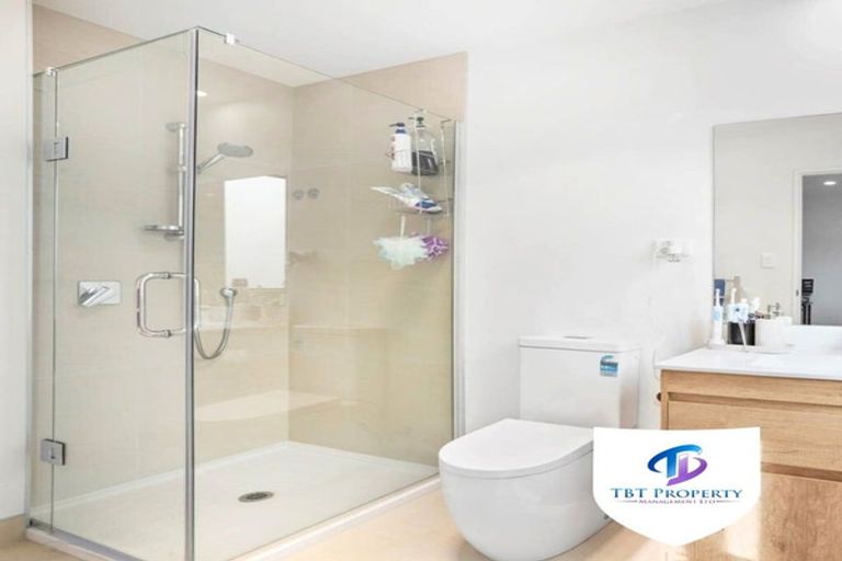 Photo of property in 8/25 Vodanovich Road, Te Atatu South, Auckland, 0610