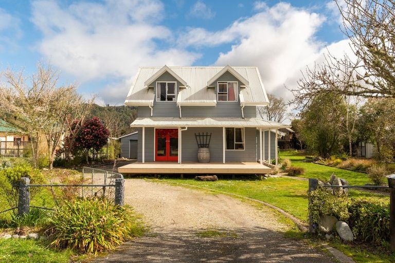 Photo of property in 5 Grey Street, Murchison, 7007