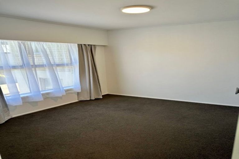Photo of property in 2/23 Waitemata Road, Hauraki, Auckland, 0622