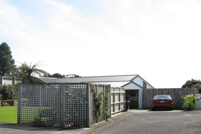 Photo of property in 19 Caledonia Place, Highlands Park, New Plymouth, 4312