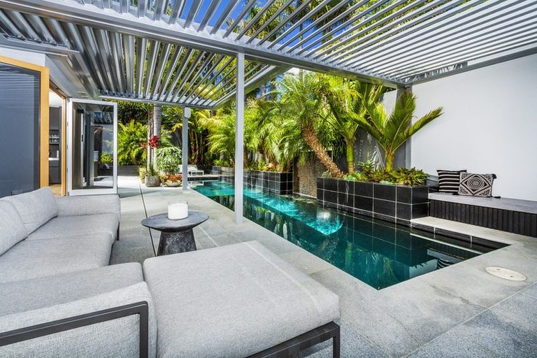 Photo of property in 21 Whitby Crescent, Mairangi Bay, Auckland, 0630