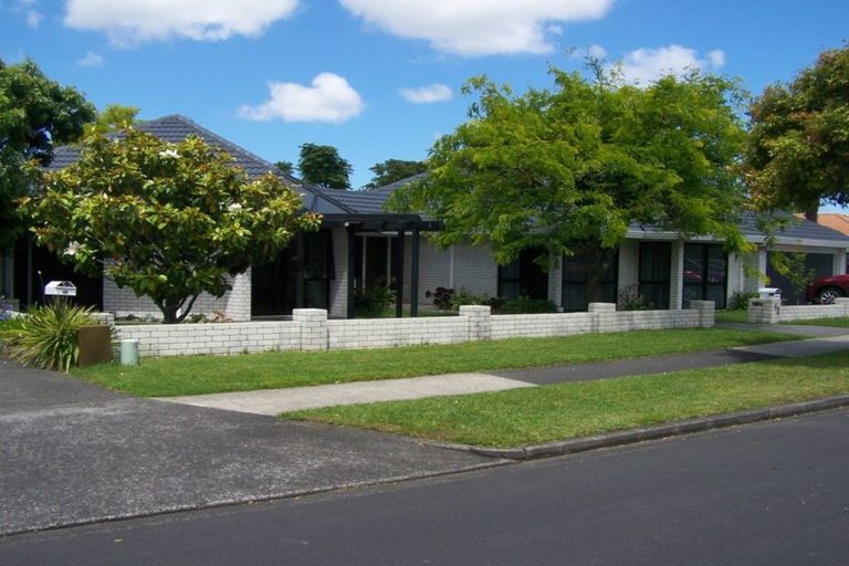 Photo of property in 42 Matterhorn Crescent, Northpark, Auckland, 2013