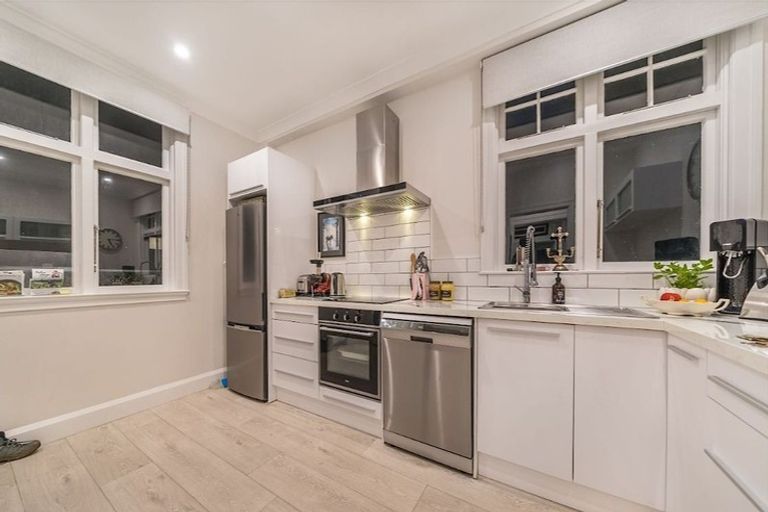 Photo of property in 3/246 Oriental Parade, Oriental Bay, Wellington, 6011