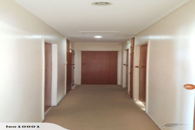 Photo of property in 212 Forrest Hill Road, Forrest Hill, Auckland, 0620