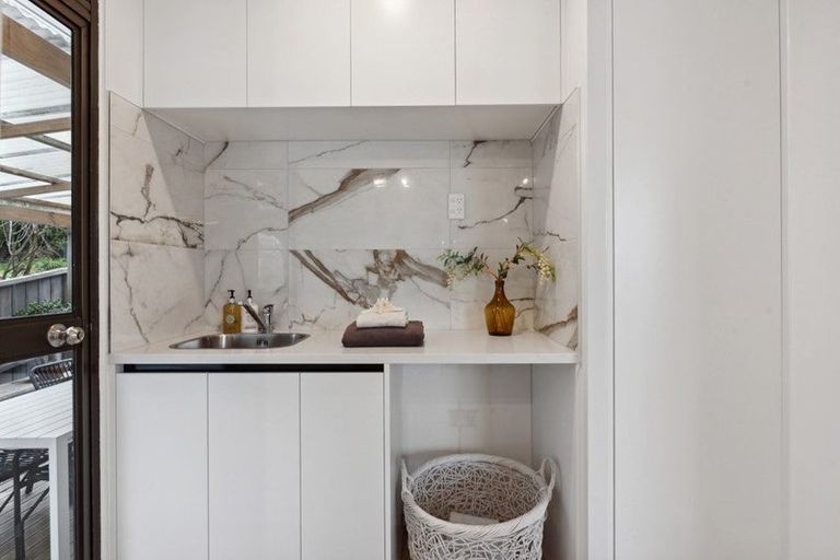 Photo of property in 1/16 Hogans Road, Glenfield, Auckland, 0629