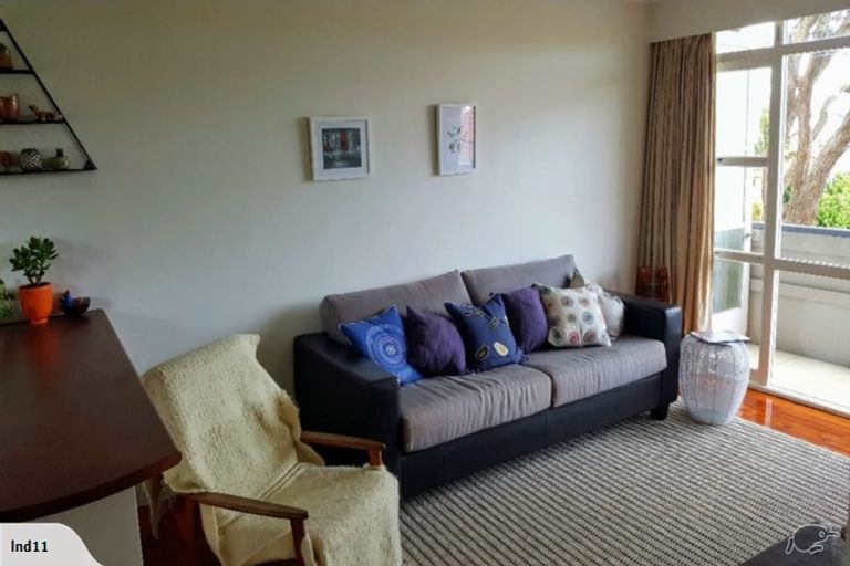 Photo of property in 5/77 Old Lake Road, Narrow Neck, Auckland, 0624