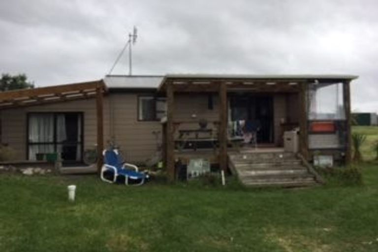 Photo of property in 23 Westside Road, Port Waikato, Tuakau, 2695