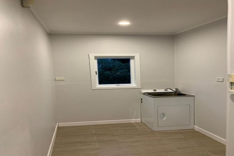 Photo of property in 70 Savoy Road, Glen Eden, Auckland, 0602