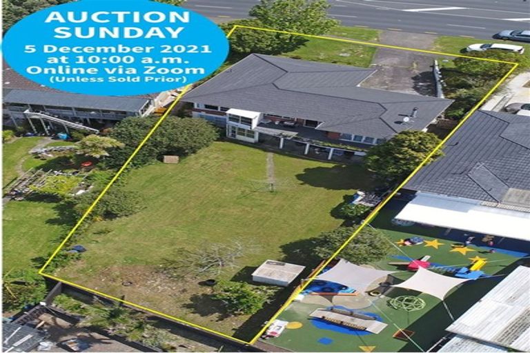 Photo of property in 4247 Great North Road, Glendene, Auckland, 0602