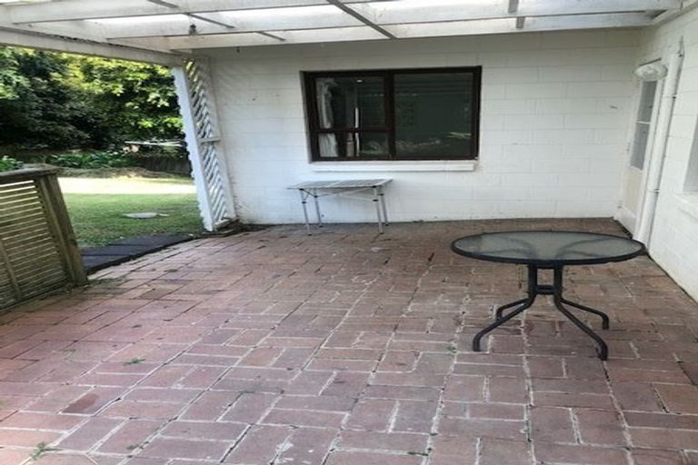 Photo of property in 2/2 Flavia Close, Torbay, Auckland, 0630