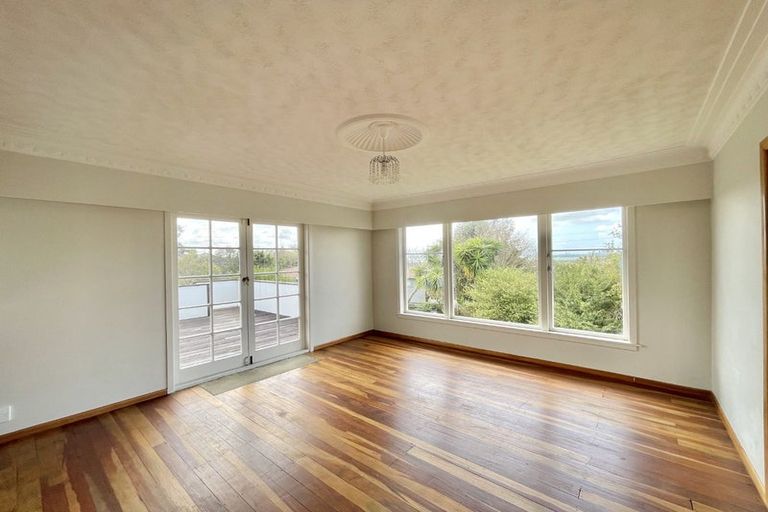 Photo of property in 3 Taha Road, Te Atatu South, Auckland, 0610