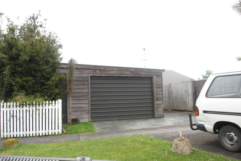 Photo of property in 2/49 Sunset Road, Totara Vale, Auckland, 0632