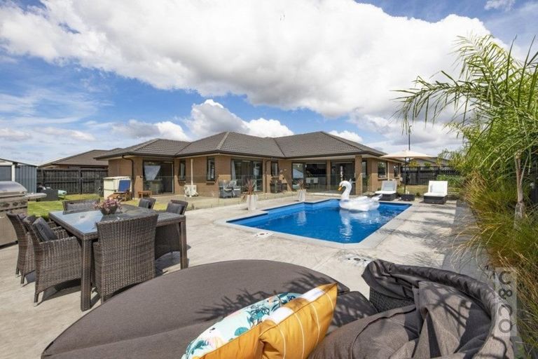 Photo of property in 11 Pohutukawa Parade, Riverhead, 0820